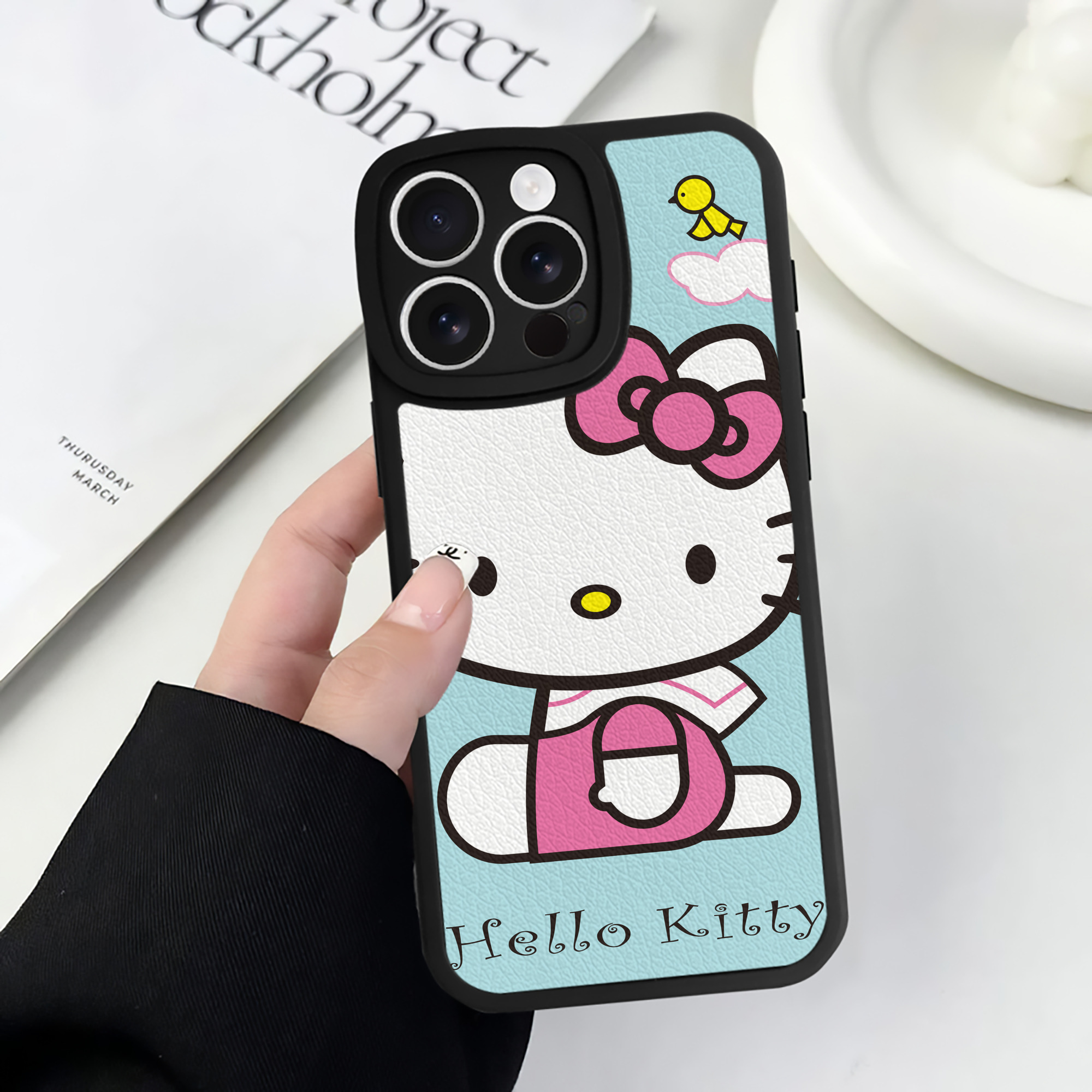 （画像用） Hello Kitty ハローキティ 【iPhone 16シリーズ対応】シリコンスマホケース（レザー調） 材質：シリコン